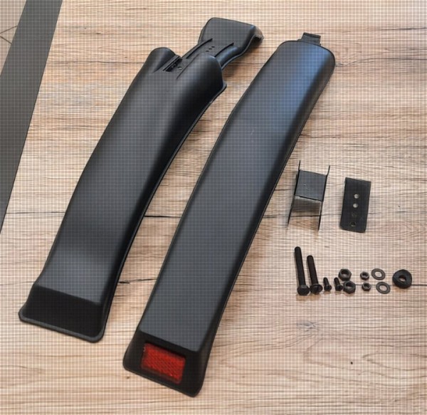 26 plastic mudguard with light reflector 85132